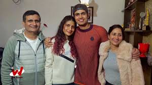 After a previous bug revealed that rashid khan's wife was bollywood star anushka sharma, there is another google search bug that has now shown shubman gill's wife to be sara tendulkar, the daughter of indian cricket team legend sachin tendulkar. Shubman Gill Wiki Age Mother Family Height Girlfriend Biography