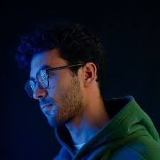 Kristen Dania (@kristendania)