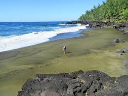 Plage Du Tremblet Ile De La Reunion Plage Volcanique Reunion Island Ile De La Reunion Voyage