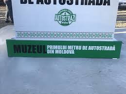 Suceveanul a reusit sa stranga peste 1000 de protestatari in jurul sau la ora 15 pe data de 15. È™tefan Mandachi A Construit O BornÄƒ ImensÄƒ Pentru A Face Mai Vizibil Primul È™i Singurul Metru De AutostradÄƒ Din Suceava È™i Moldova Suceava News Online