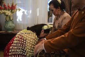 Check spelling or type a new query. Makna Sungkeman Dalam Adat Jawa Kumparan Com