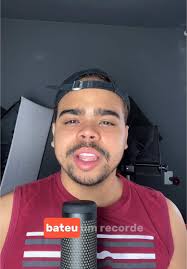 Luccas Neto conquista a placa de rubi