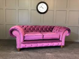 The chester sofa is a classic piece in decoration that has become very popular in recent years. The Manchester Chesterfield 2 Seat Cambio Amethyst Timeless Sofas