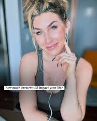 Kat Pollard's Instagram, Twitter & Facebook