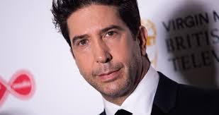 De actrice die ross' vriendin julie in friends vertolkte, lauren tom, doet een boekje open over de opnames. David Schwimmer Ross Propone Unos Nuevos Protagonistas Para Friends Cine Y Television Los40