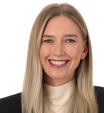 Sarah Pringle's Instagram, Twitter & Facebook