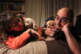 Podían tener hijos biológicos pero eligieron otro modo de ser familia:  adoptaron a tres hermanitos