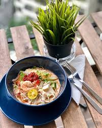 Closely related to other laksa varieties, sarawak laksa is characterized by a subtle, mild flavor. Resepi Laksa Sarawak Pes Haji Manan Mudah Dimasak Dan Sedap Aku Sis Lin