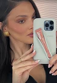 Molly-Mae just got her hands