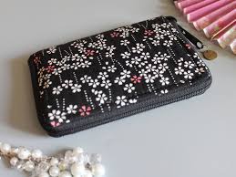 Portefeuille Zippe Porte Monnaie Porte Carte Fleuri Noir Blanc De La Boutique Lecerisierbleu Sur Etsy Porte Monnaie Portefeuille Sac Fait Main