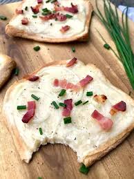 Superschnelle Flammkuchen Toasts Kochtheke Rezept Flammkuchen Flammkuchen Toast Nahrstoffreiche Rezepte