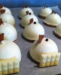 Dome Dacquoise Noisettes Coulis De Cassis Gelifie Mousse Ivoire Valrhona Citron Vert Aurelie Et La Patisserie Coulis De Cassis Dacquoise Noisette Chocolat Blanc