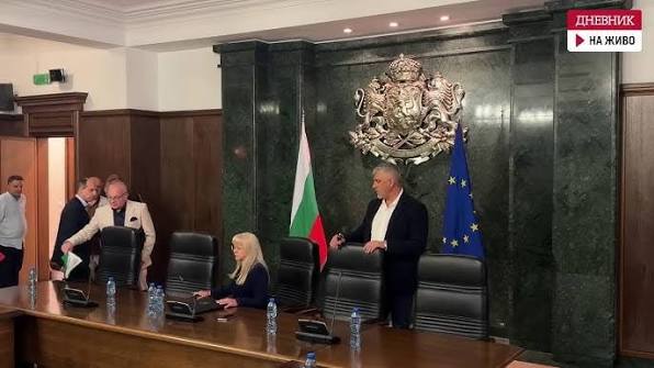 Криминален психолог за "Петрохан": „Ивайло Калушев е контролирал всичко“ | ГЛЕДАЙ НА ЖИВО - YouTube
