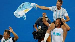 Chapa retegui, entrenador de las leonas. La Campora Se Subio Al Oro De Su Concejal Chapa Retegui