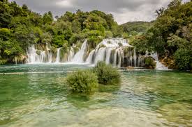 Водопад скрадинский бук в национальном парке крка, хорватия. Krka Or Plitvice Lakes Picking Between The Croatia Waterfalls