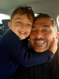 Mi è stato conferito il Premio Carosone. Sono infinitamente commosso. Il  Maestro lo ho omaggiato più volte nella vita ed è stato da sempre uno dei  miei mentori musicali più importanti. Venerdì