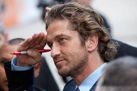 Picture Of Gerard Butler In 2020 Mens Hairstyles Long Hair Styles Medium Long Hair