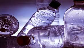 Kronologis begini, bermula dari sang ayah yang meninggalkan 2 putranya di dalam tanpa ragu dan tidak tahu, si kakak mengambil sebuah botol yang berisikan air putih dan selain air aki, ada beberapa cairan lain seperti radiator coolant, minyak rem dan cairan wiper yang. Kerap Minum Air Botol Terbiar Lama Di Dalam Kereta Adalah Punca Utama Kanser Payudara Berita Kabar Indonesia