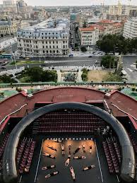 Sari la navigare sari la căutare. On The Roof 14 Tineri Actori Care Au Devenit Dansatori Intr Un Spectacol Plin De Umor