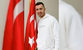 Forvet pozisyonunda görev almakta olup, süper lig ekiplerinden mke ankaragücü'nde oynamaktadır. Emre Gural In Hedefi Bu Kez A Milli Takim