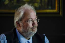 Mener regjeringen svekker kronen: Milliardene renner ut fra Norge