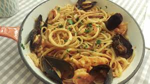 Splendid italian in a gorgeous building on a quiet street in brasov's old town. Dei Frati BraÈov RezervÄ O MasÄ Online Restaurant Din BraÈov