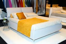 Nei letti contenitore del nostro catalogo on line puoi scegliere fra due possibili soluzioni per sollevare il piano del letto come vedi nell'immagine 2, il kit double permette l' alzata orizzontale del piano del giaciglio per accedere la letto contenitore ed anche l' alzata a cuneo. Letti Contenitori Sistemi Di Riposo