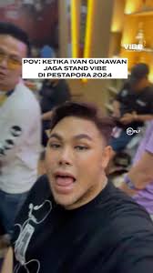 Dengan penuh semangat yang membara, @ivan_gunawan menghidupkan suasana dan  bikin semua pengunjung ikut vibing dan sing along 🎶❤️‍🔥, Momen seru,  gokil, dan ambyar semua terjadi di booth VIBE! 🎉✨, ...
