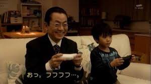 可愛すぎか 相棒 杉下右京さんが満面の笑みでマリオカートに興じる図 相棒 相棒 ドラマ マリオ