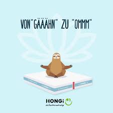 Namaste Unser Faultier Sendet Dir Einen Sonnigen Gruss Zum Internationalen Tag Des Yoga Matratzenachmass Individuellema Faultier Weltyogatag Lustige Bilder