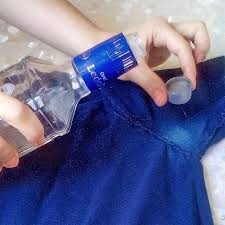 Bercak hitam pada kain, baik itu pakaian, handuk, lap, dan lain sebagainya yang muncul karena adanya kelembaban pada kain tersebut. 5 Bahan Rumahan Yang Dapat Hilangkan Noda Putih Bekas Deodoran Fashion Beauty Liputan6 Com