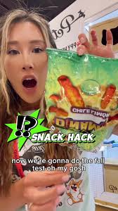 My chips didn’t fall out with this hack!! 😱😱😱 @Doritos #doritos #hack  #snacktime #snack #snacks #chips #dorito #snackhack