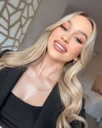 Demi Brown's Instagram, Twitter & Facebook