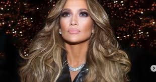 Jennifer lopez — on the floor 03:36. 2021 Jennifer Lopez Ist Kaum Wiederzuerkennen Als Sie Einen Neuen Kantigen Pixie Haarschnitt Zeigt Gettotext Com