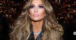 5 ft 5 in or 165 cm. 2021 Jennifer Lopez Ist Kaum Wiederzuerkennen Als Sie Einen Neuen Kantigen Pixie Haarschnitt Zeigt Gettotext Com
