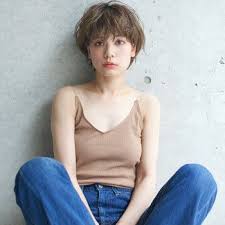 ヘアカット と 前髪 が決め手 憧れの 小顔ヘア の作り方 へアレンジ集 キナリノ ショートヘア 女の子 美髪 ヘアカット