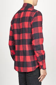 Camicia di flanella a quadri. Camicia Classica Collo A Punta In Cotone A Scacchi Rossa E Nera
