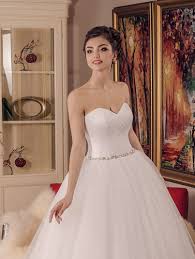 Explore klimbims' photos on flickr. Princess Wedding Dress In Satin And Tulle With Pleated Bodice With Padded Cups An Important Jewel Belt At The Waist Sposamore