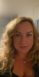 Sandra Lind's Instagram, Twitter & Facebook