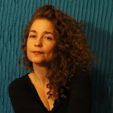 𝐌𝐞𝐞𝐭 𝐒𝐰𝐨𝐨𝐧, 𝐀𝐦𝐞𝐫𝐢𝐜𝐚'𝐬 𝐐𝐮𝐞𝐞𝐧 𝐨𝐟 𝐒𝐭𝐫𝐞𝐞𝐭 𝐀𝐫𝐭,  𝐈𝐧𝐬𝐩𝐢𝐫𝐞𝐝 𝐛𝐲 𝐓𝐡𝐚𝐢𝐥𝐚𝐧𝐝'𝐬 𝐏𝐚𝐭𝐭𝐞𝐫𝐧𝐬 𝐚𝐧𝐝  𝐎𝐛𝐣𝐞𝐜𝐭𝐬 𝐟𝐫𝐨𝐦 𝐭𝐡𝐞 𝐂𝐡𝐢𝐚𝐧𝐠 𝐌𝐚𝐢 𝐅𝐥𝐨𝐨𝐝 𝐢𝐧 𝐇𝐞𝐫  '𝐇𝐨𝐦𝐞𝐜𝐨𝐦𝐢𝐧𝐠 ...