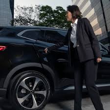 ‘Uber’ de carros blindados oferece corridas para mulheres a R$ 1