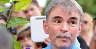 Das ist meine frau, karina. Gustl Mollath Im Kino Studentinnen Drehten Doku Region Nordbayern De