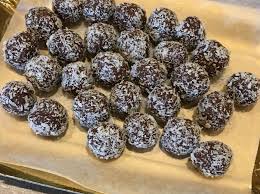 200 g farina di cocco 180 g latte condensato 100 g cioccolato fondente farina di cocco q.b. Ricetta Palline Di Pandoro Con Cocco Ricetta Di Riciclo Dolcidee