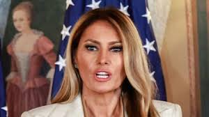 Una enorme escultura del cubano Julio Larraz embellece la localidad  italiana de Pietrasanta