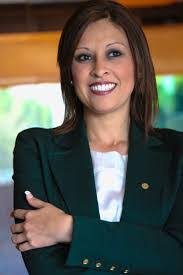 Ellen Bernal's Instagram, Twitter & Facebook