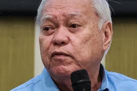 DRAGON BOAT GATHERING (From left) Dr. Wai-Hung Luk. ICF Dragon Boat  Commission Chairman, Hon. Lucilo Bayron, Puerto Princesa City Mayor,  Leonora Escollante, Philippine Canoe Kayak & Dragon Federation President,  and Thomas Konietzko,