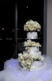 Engagement ceremony is very close to the hearts of a couple. Wedding Engagement Cakes