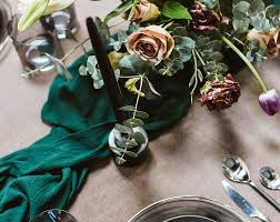 Emerald Gauze Table Runners For Elegant Wedding Table Decorations Table Runners Wedding Hunter Green Wedding Green Table Runner