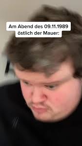 Da die Banane als knappes Gut in der DDR galt haben viele Leute sich nach  dem Mauerfall als erstes Bananen gekauft als Symbol für die Freiheit und  den kommenden Wohlstand. Obwohl es nicht ganz stimmt, ...