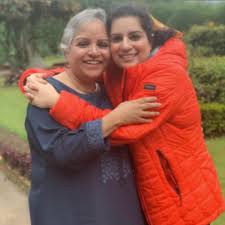 She is an actress, writer, comedian who apparently got fame from the social networking sites like dubsmash and snapchat. 4hmwp1kz96dbkm